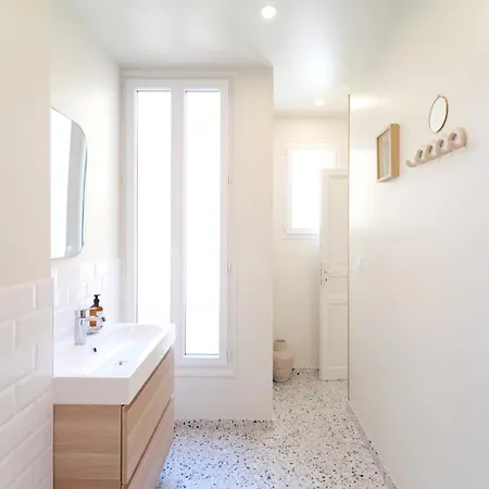 Adele, Bow-window Vue - Appt 02 *