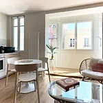 Adele, Bow-window Vue - Appt 02 *