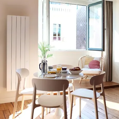 Adele, Bow-window Vue - Appt 02 *