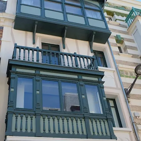 Adele, Bow-window Vue - Appt 02 *