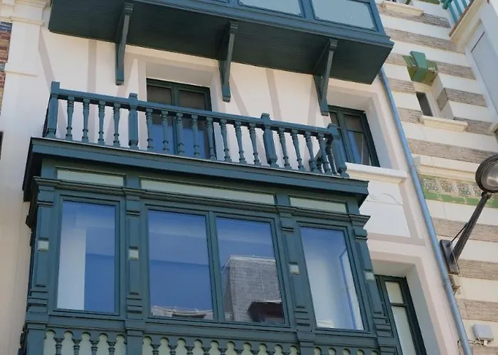 Adele, Bow-window Vue - Appt 02 *