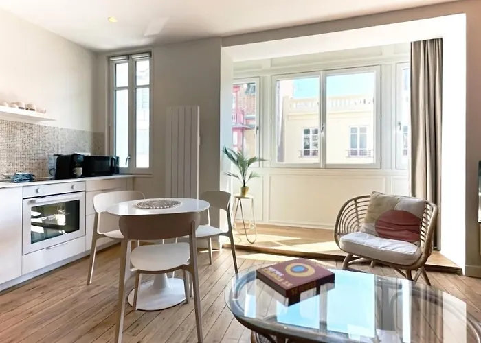 Adele, Bow-window Vue - Appt 02 *